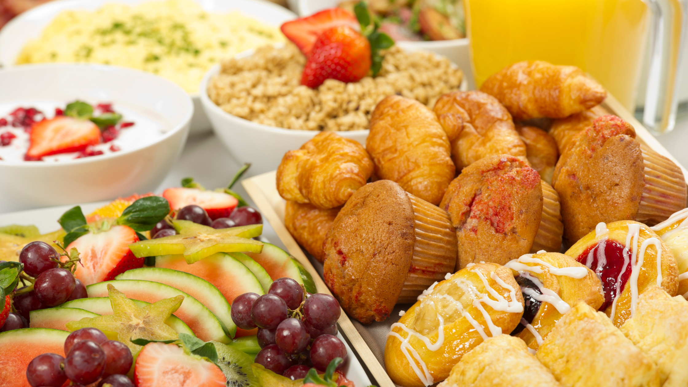 esempio di buffet design su mobile moderno per migliorare l’esperienza degli ospiti